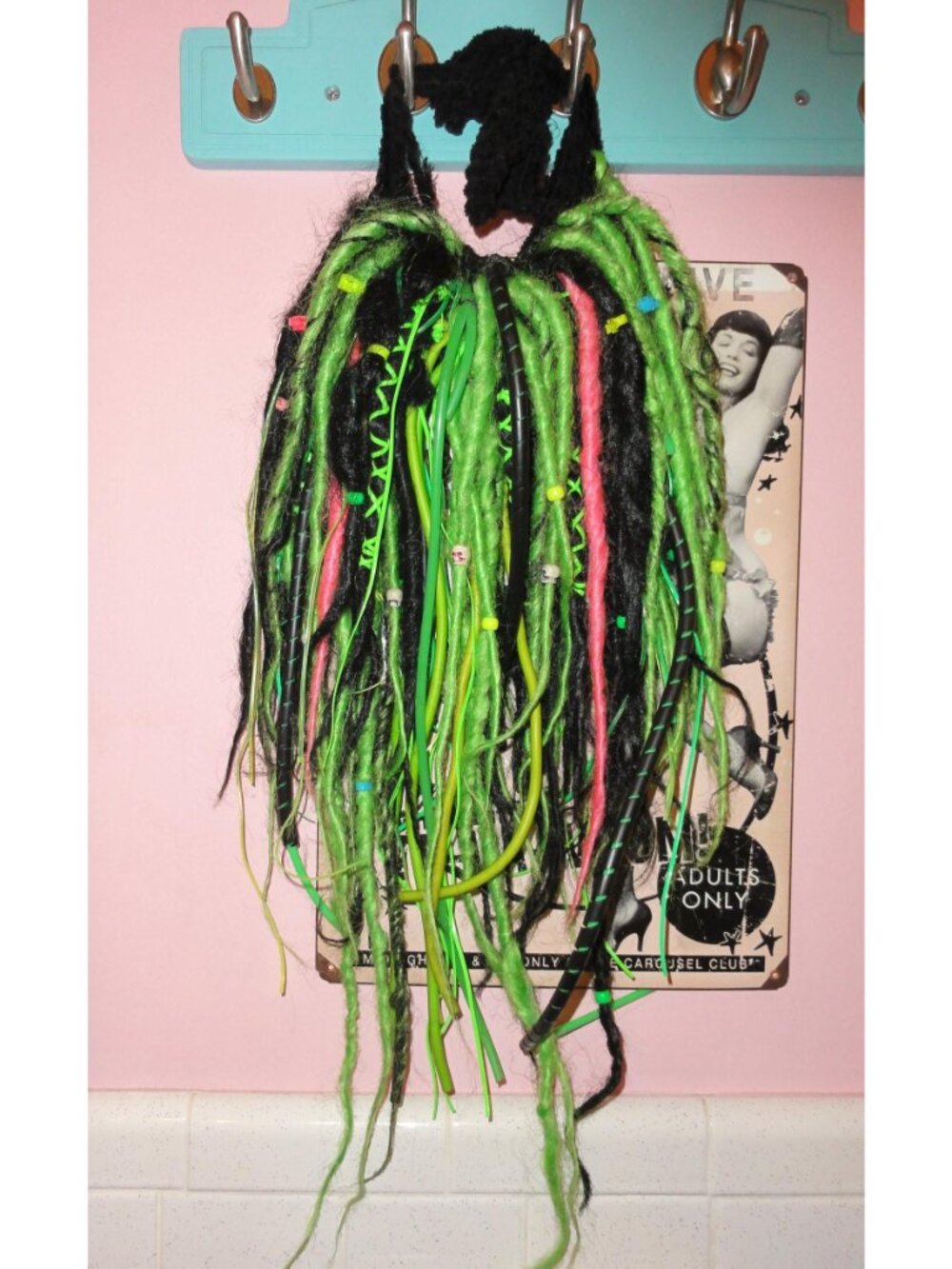 Single Green & Black Dread Falls rexlace tubing beads hair extensions dreads - Picture 4 of 16